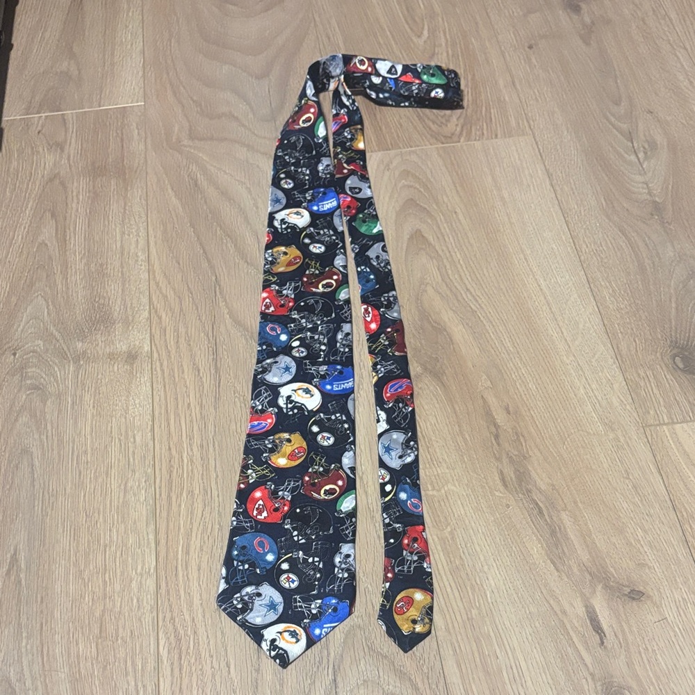 NFL Multi-Team Helmet Pattern Tie - Picture 2 of 4
